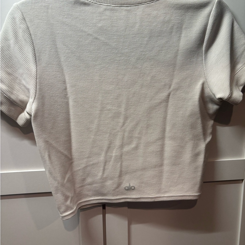 Alo Women's Cream Waffle Short Sleeve Crop Top - Picture 2 of 3